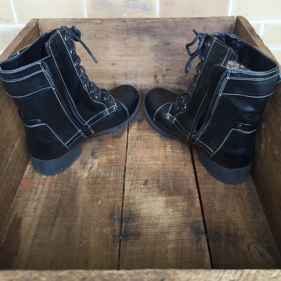 G By Guess Women's Ankle Boots Black BSize 8 1/2. - Picture 5 of 6